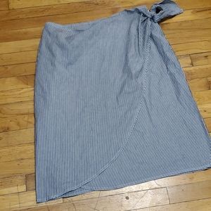 Chaps Demin & white skirt size 16